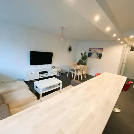 Homestay Privee Dans Partage - - Tram A - Wifi - Ref Me1