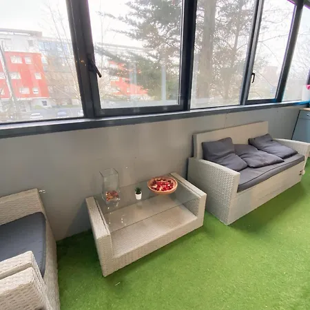 Homestay Privee Dans Partage - - Tram A - Wifi - Ref Me1 *