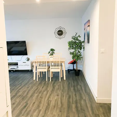Homestay Privee Dans Partage - - Tram A - Wifi - Ref Me1